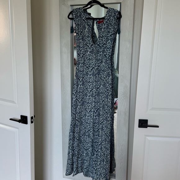 Tigerlily Dresses & Skirts - Tigerlily Blue Floral Maxi Dress